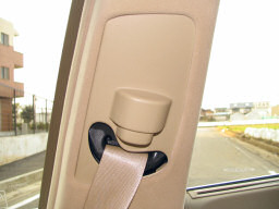 Photo - Front Seatbelt Retructor Right Down