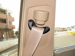 Photo - Front Seatbelt Retructor Right Up